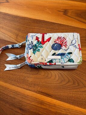 Vera Bradley Light Blue Ocean Coral Turtle Quilted Wristlet Zip Around Wallet